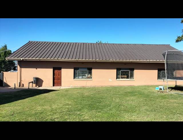 5 BEDROOM HOUSE FOR SALE IN MOSSEL BAY CENTRAL